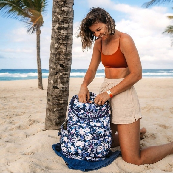 NWT Vera Bradley Featherweight Commuter Backpack ARTIST’S GARDEN PURPLE - Picture 14 of 15